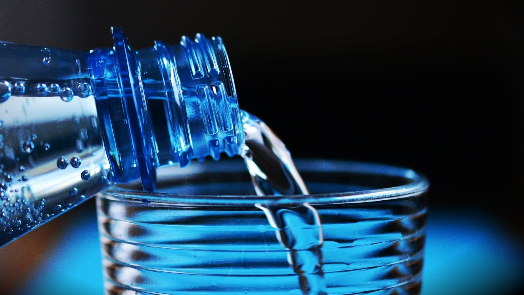 Las botellas de agua de cristal que necesitas para beber sano en tu día a  día