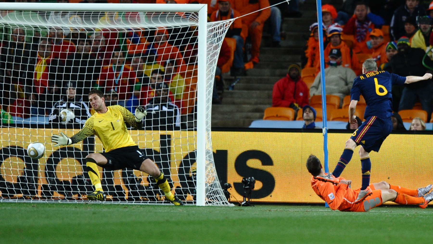 El gol de Iniesta ante Holanda que dio a España su primer Mundial. (AFP)