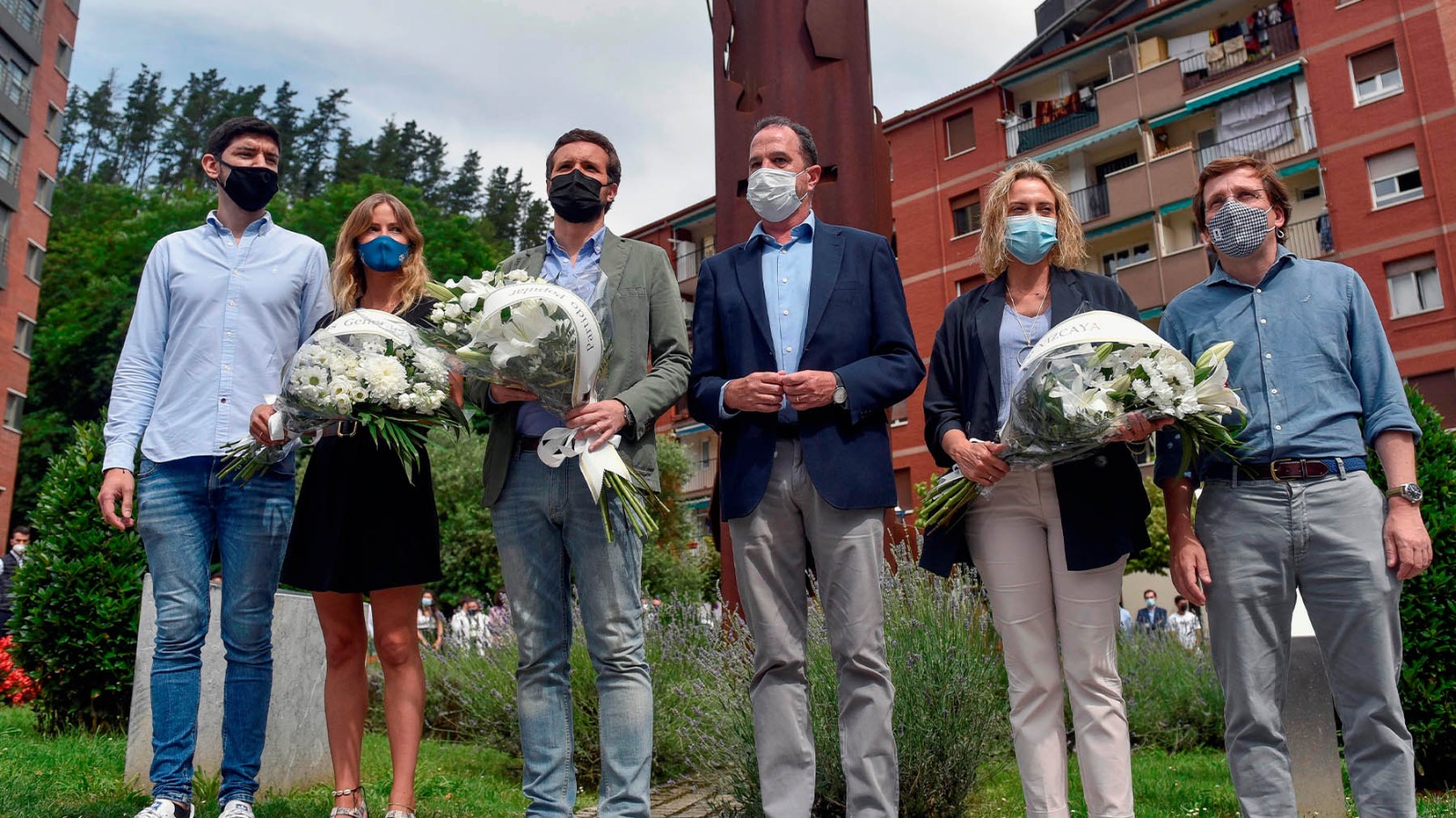 Casado y otros dirigentes del PP en el homenaje a Miguel Ángel Blanco en Ermua.