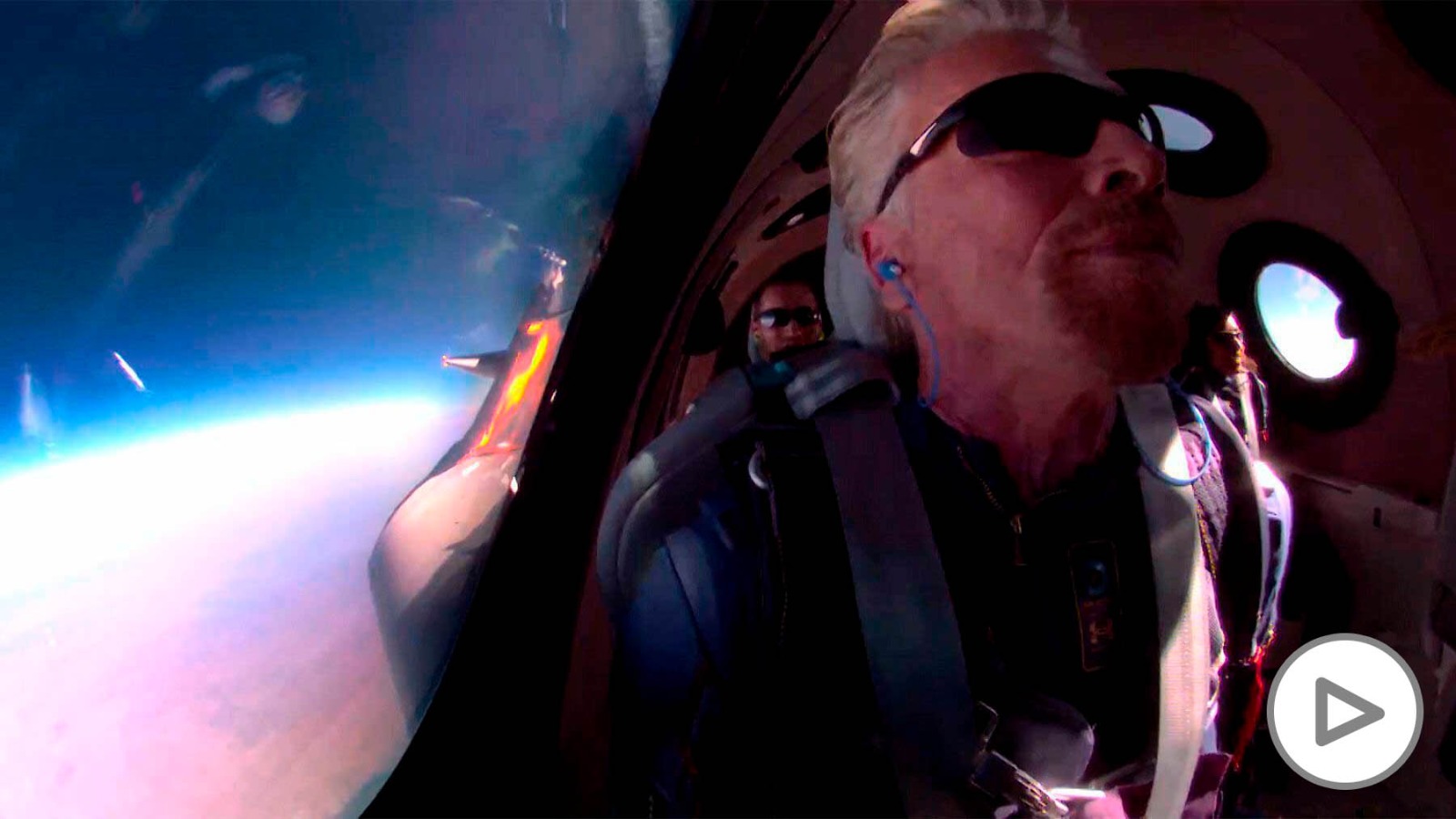 Richard Branson achieves his feat with Virgin Galactic and opens the era of space tourism