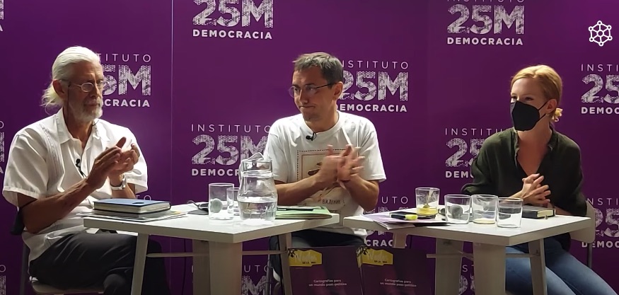 Monedero se pone una camiseta de Lenin para defender al dictador comunista en una charla de Podemos