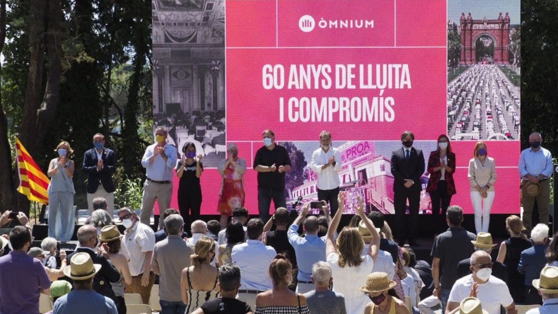 Puigdemont y Junqueras flanquean a Cuixart en el acto de Òmnium.