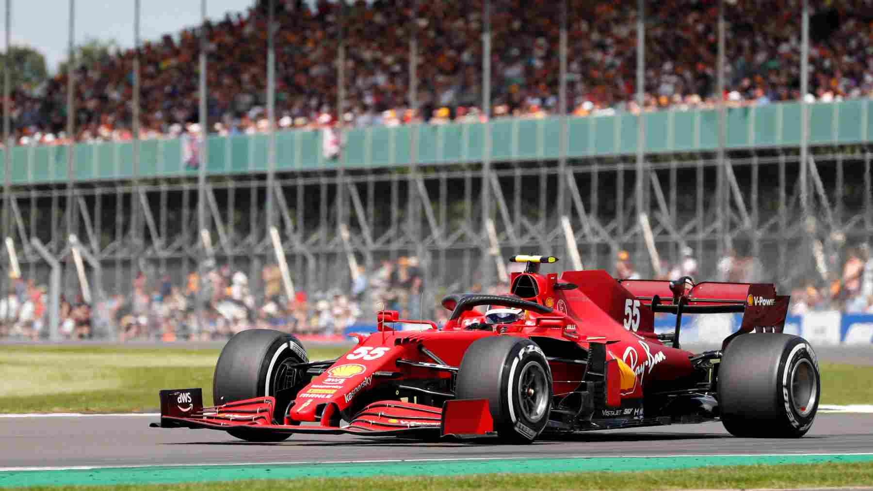 Carlos Sainz durante los Libres 2 en Silverstone. (AFP)