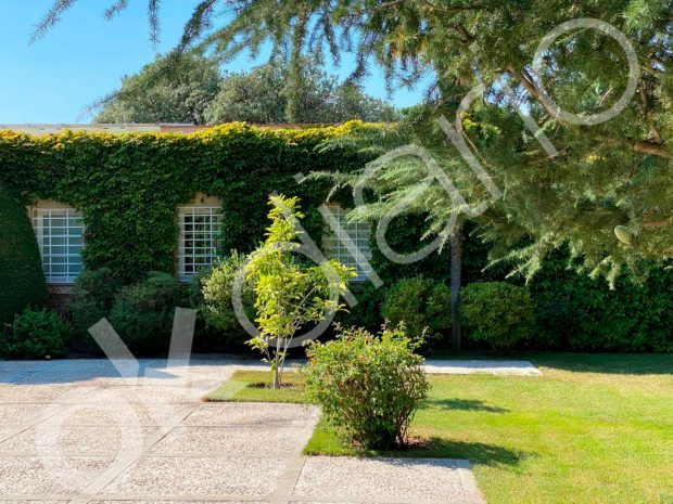 Fachada de la mansión de Rosa María Mateo en Boadilla del Monte. 