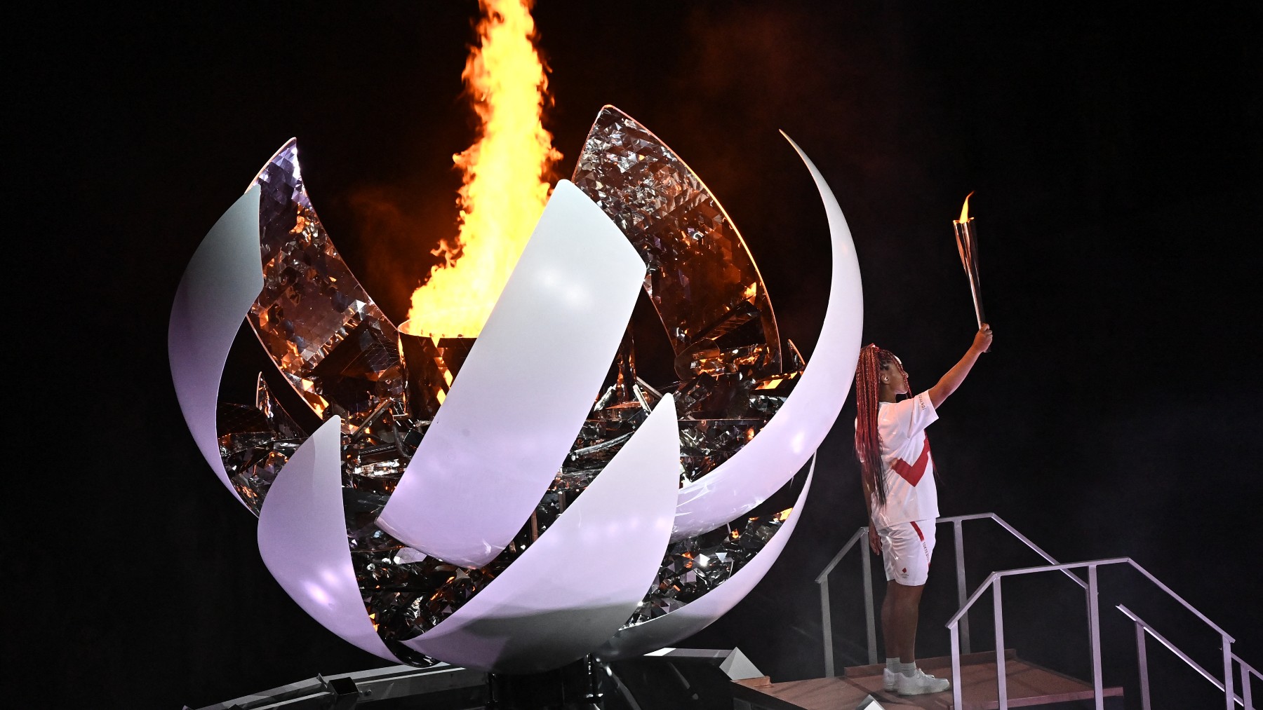 Naomi Osaka encendió la llama olímpica en Tokio. (AFP)