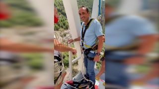 Josep Rull, el ex consejero del Gobierno de Puigdemont antes de lanzarse al vacío en un salto de Bungee Jumping.