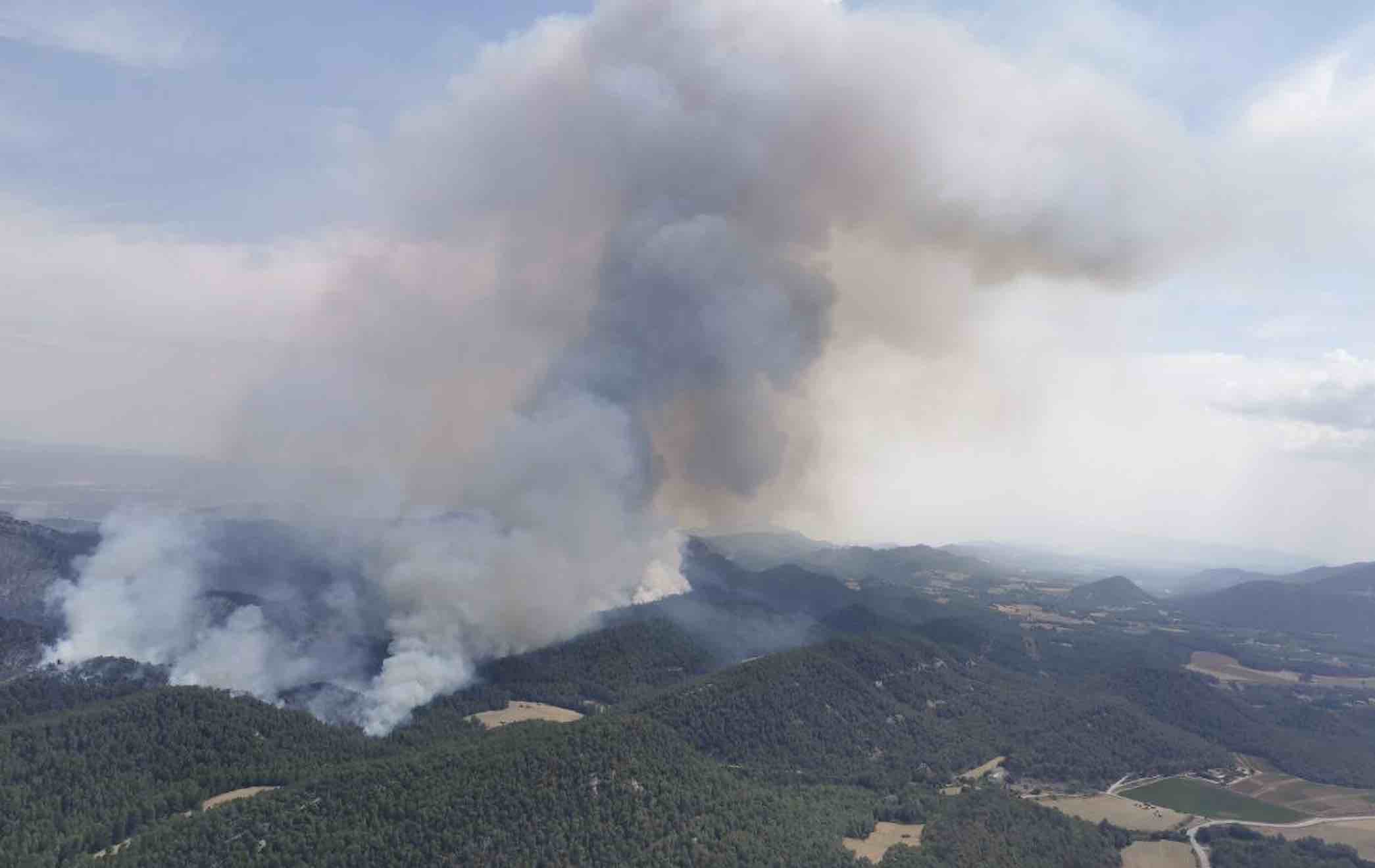 El incendio avanza sin control en Tarragona