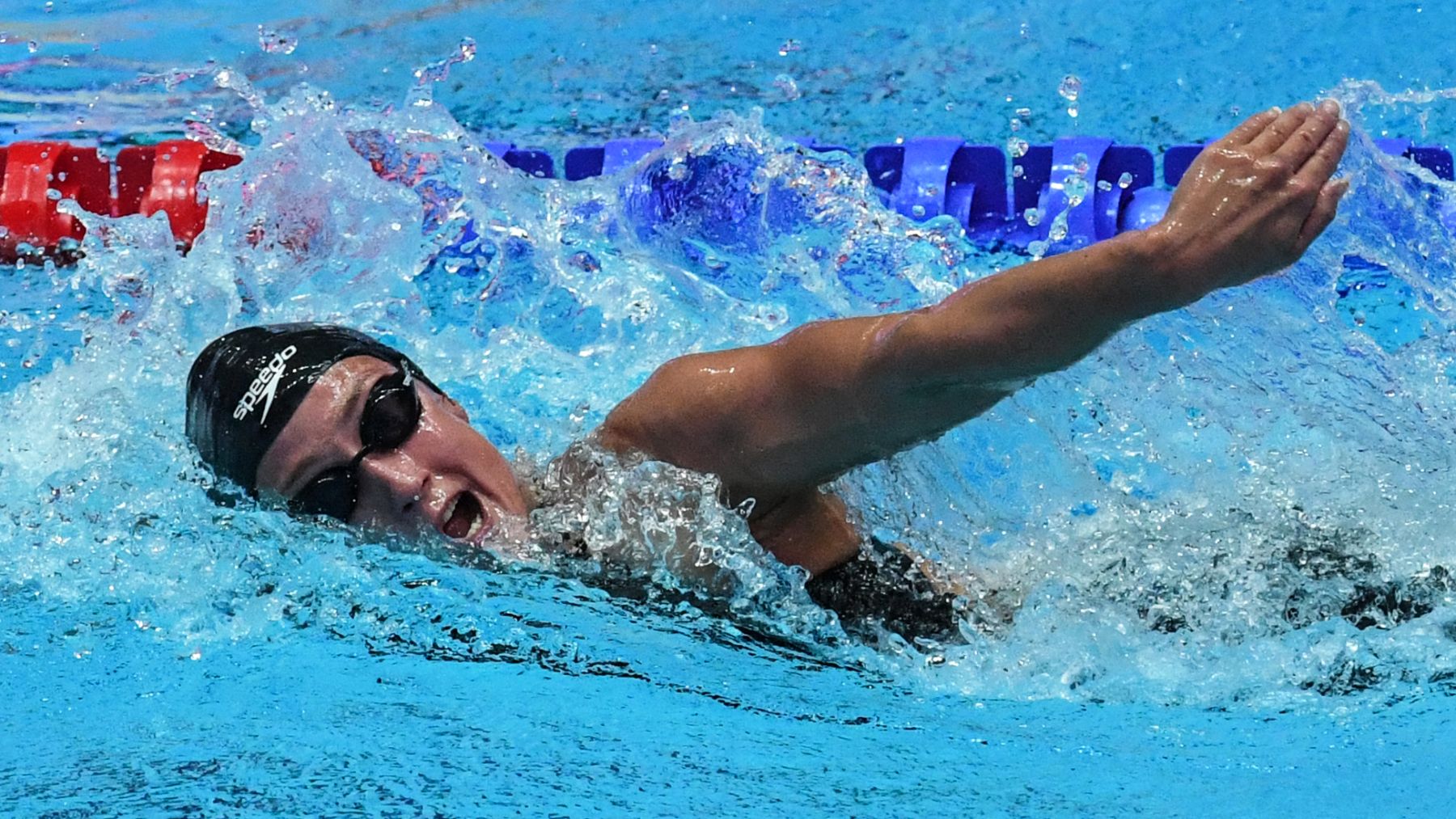 Mireia Belmonte rozó la gloria en su primera aparición en Tokio. (AFP)