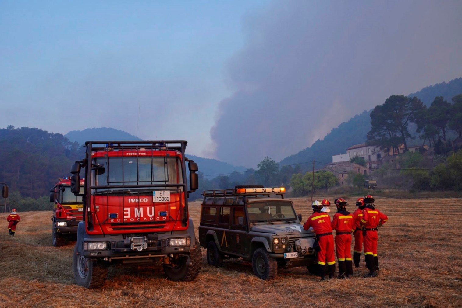 Efectivos de la UME, en el incendio de Santa Coloma de Queralt (Tarragona).