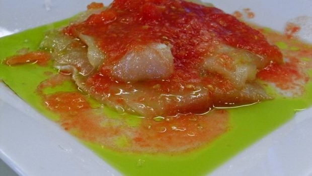 Pescado con tomate