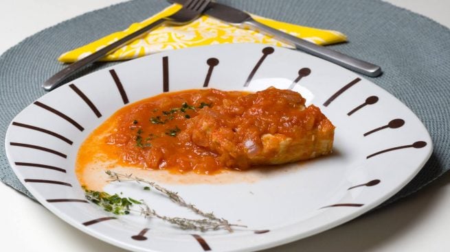 Pescado con tomate