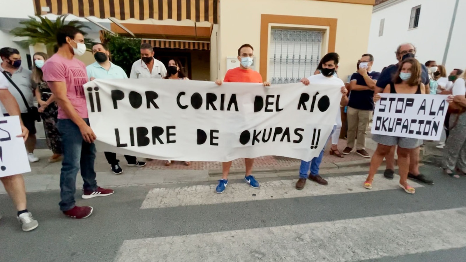 Vecinos de Coria del Río, contra la okupación.