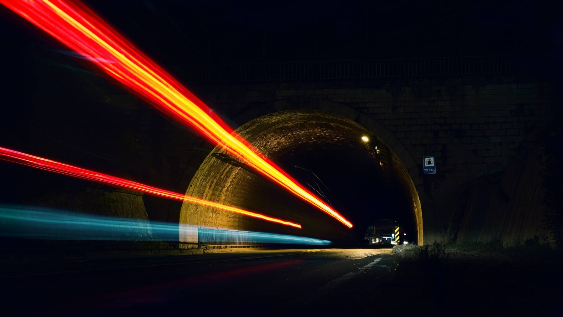 Nave viajando a la velocidad de la luz