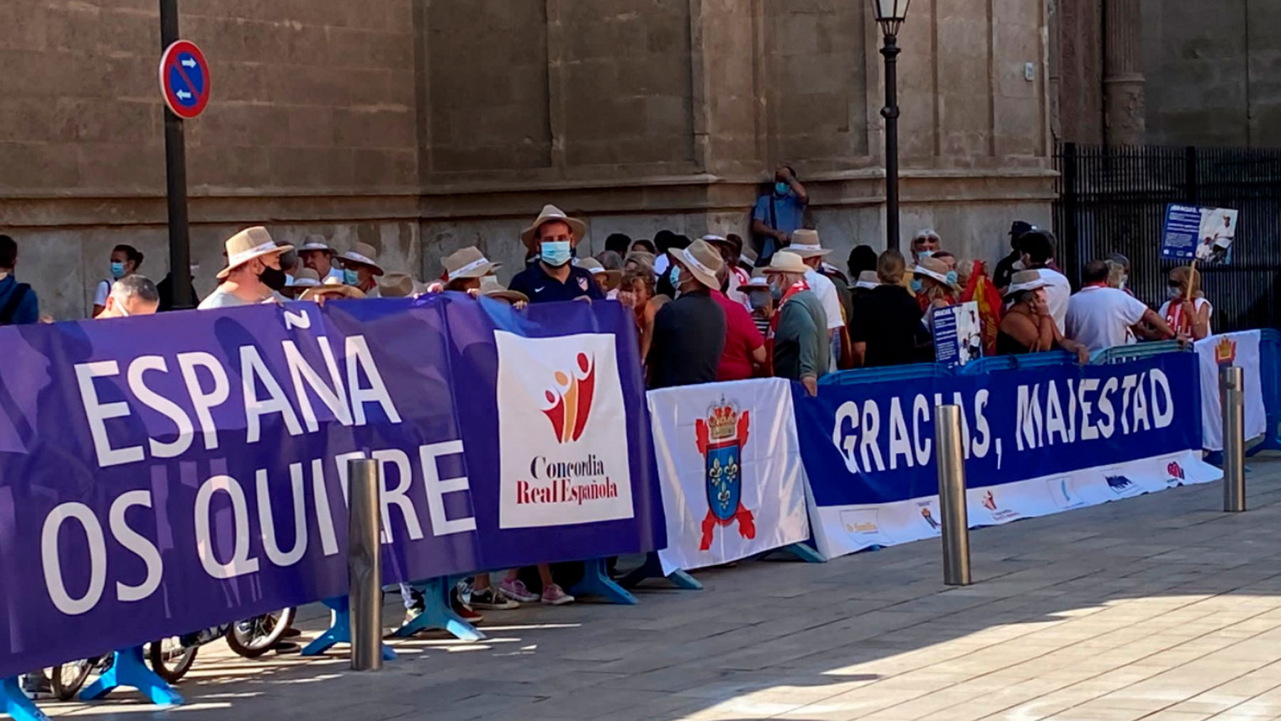 Cientos de personas muestran su apoyo al Rey Felipe VI en Palma. Foto: @ConcordiaRealES