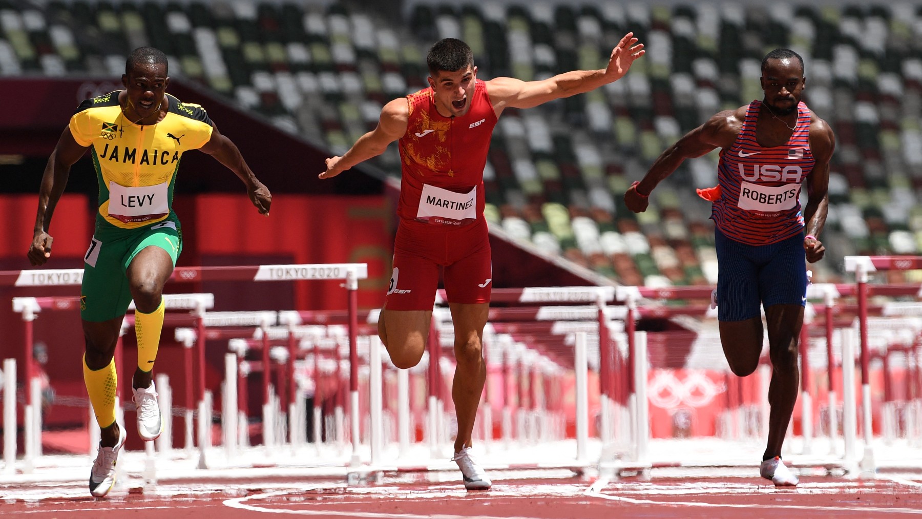 Asier Martínez, en las semifinales de 110 metros vallas. (AFP)