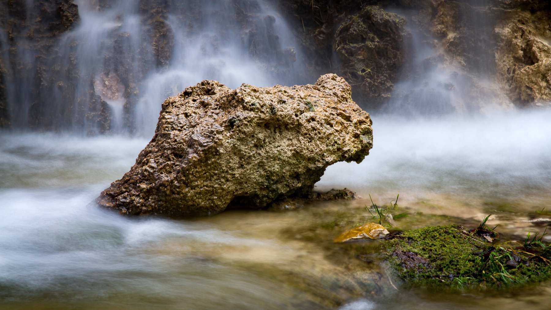 Movimiento de agua en los asteroides