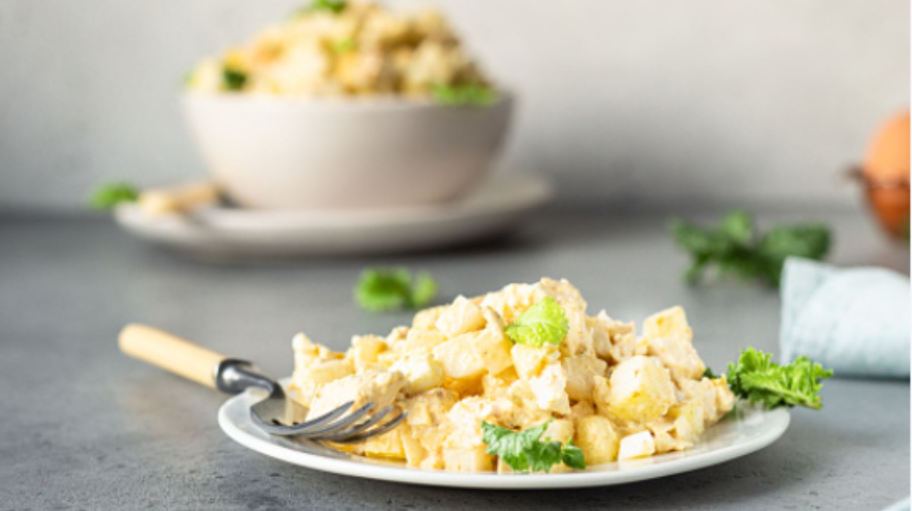 Ensalada fría de patata y apio, una receta ideal para el verano