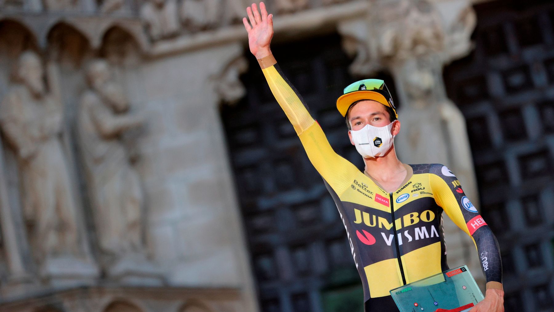 Roglic gana la primera etapa de la Vuelta. (EFE)