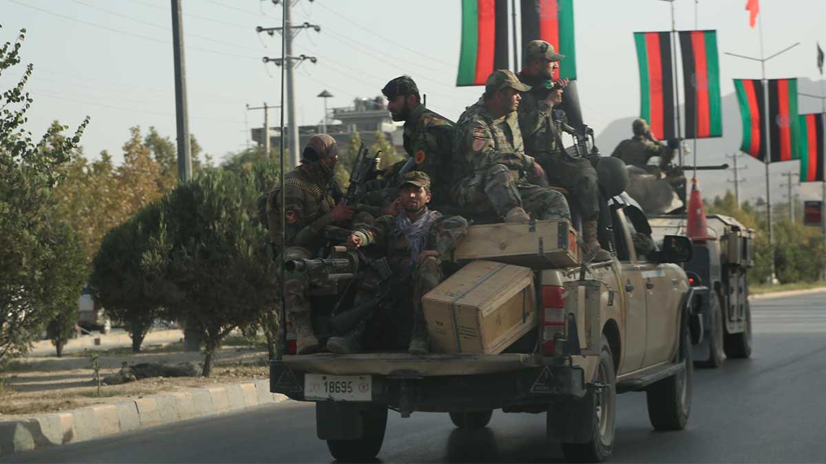 Vehículos militares en Kabul