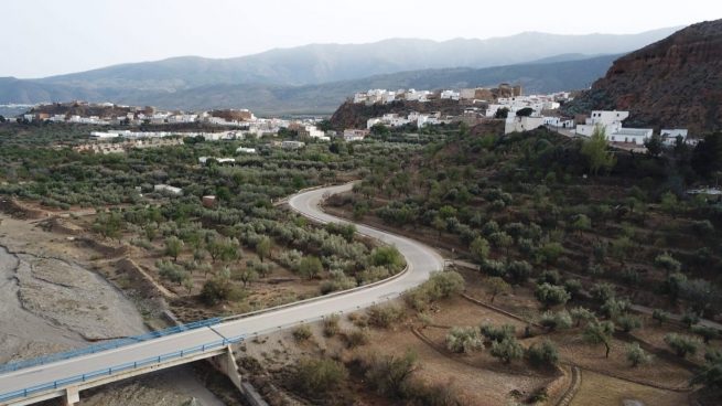 Un alcalde socialista de Almería cortará el agua a los vecinos que laven el coche o llenen la piscina