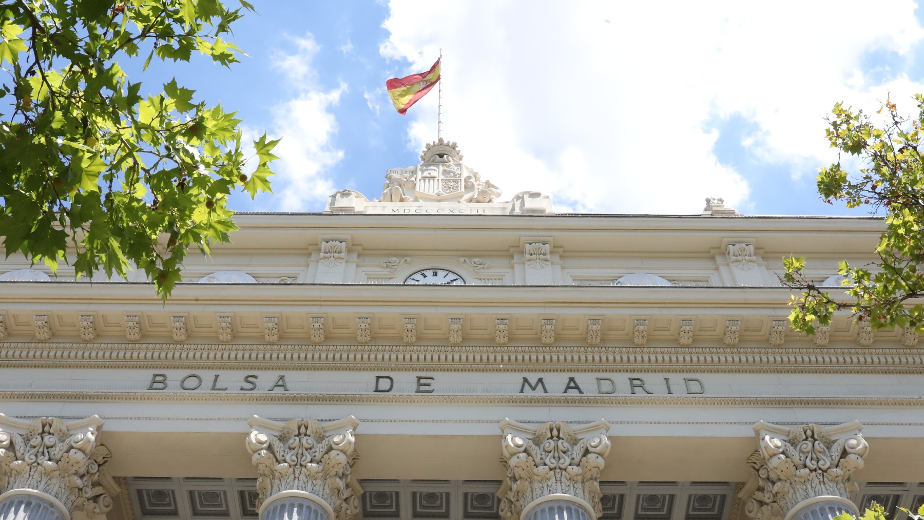 Fachada de la Bolsa de Madrid donde cotiza el Ibex 35.
