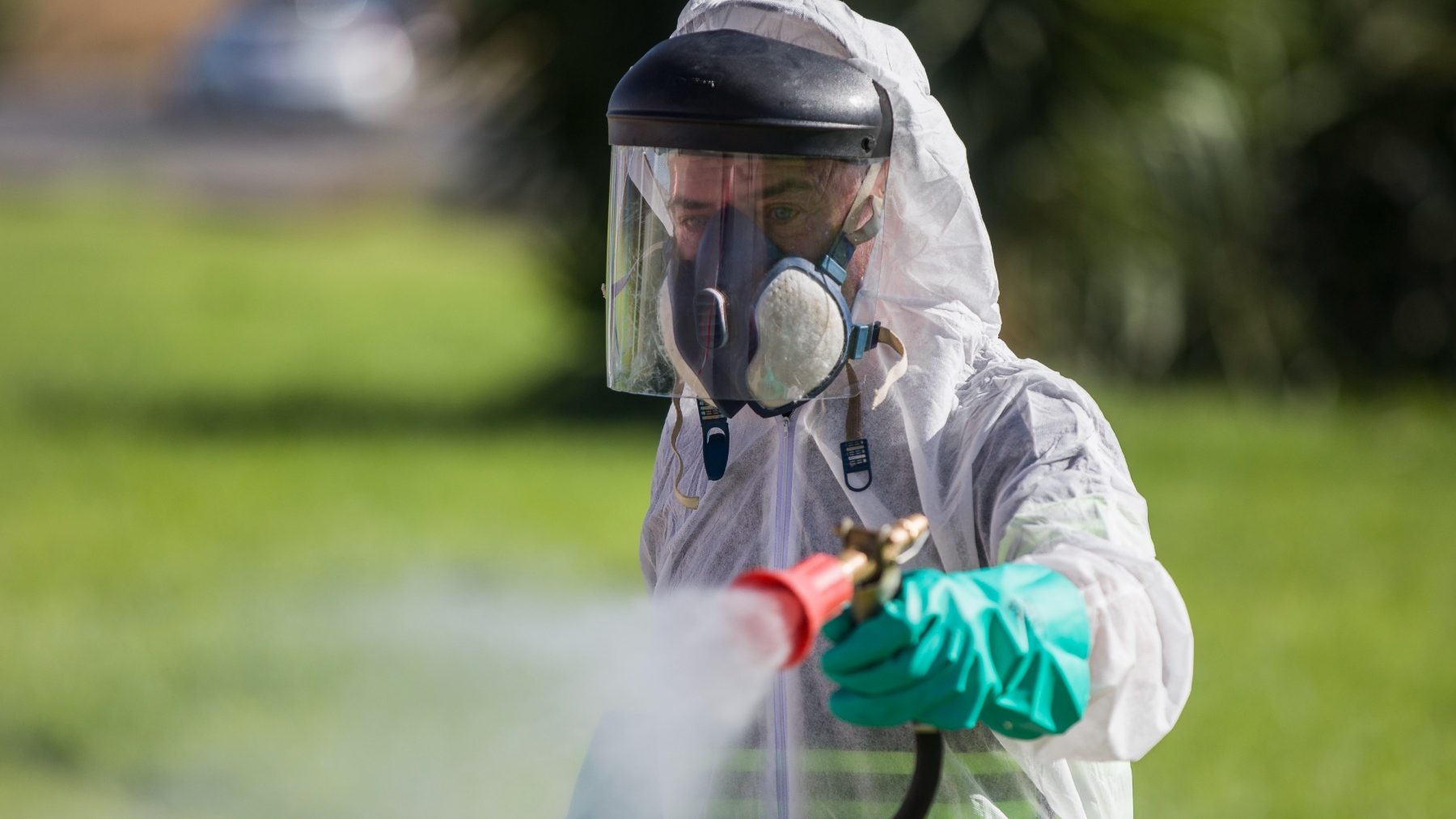 Labores de fumigación en Coria del Río (Sevilla) contra los mosquitos causantes del Virus del Nilo (EUROPA PRESS).