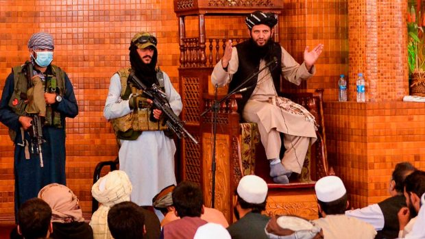 afganistan-talibanes-mezquita-armados