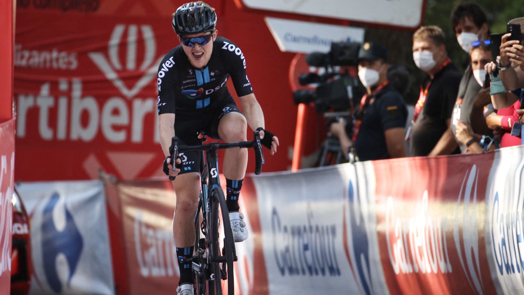Storer repite victoria en la Vuelta. (AFP)