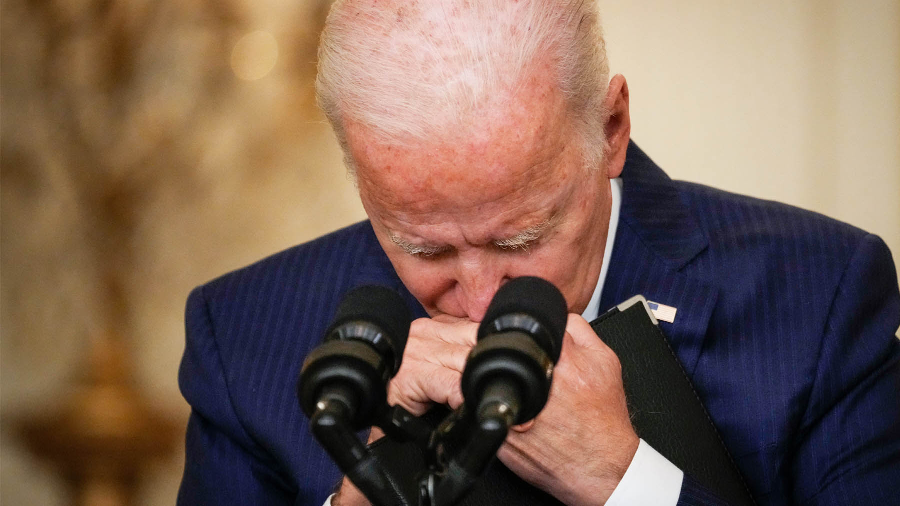 Joe Biden, compungido. (Foto: AFP)