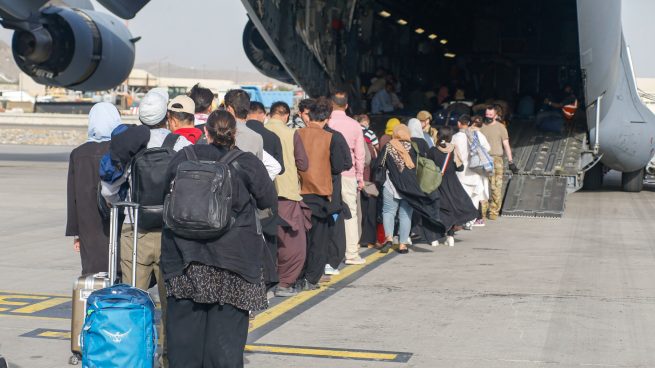 Aterriza en la base militar de Rota (Cádiz) el primer vuelo estadounidense con 400 refugiados afganos
