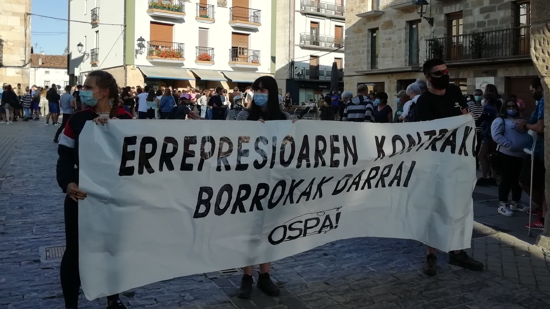 Marcha proetarra en Alsasua (Navarra) a favor de la expulsión de la Guardia Civil. (Foto: @AhotsaInfo vía Twitter)
