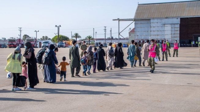 Llegan a España los 110 afganos evacuados en el tercer vuelo a Kabul  - Página 3 Refugiados-afganos-llegan-a-rota.-e1630243155627-655x368