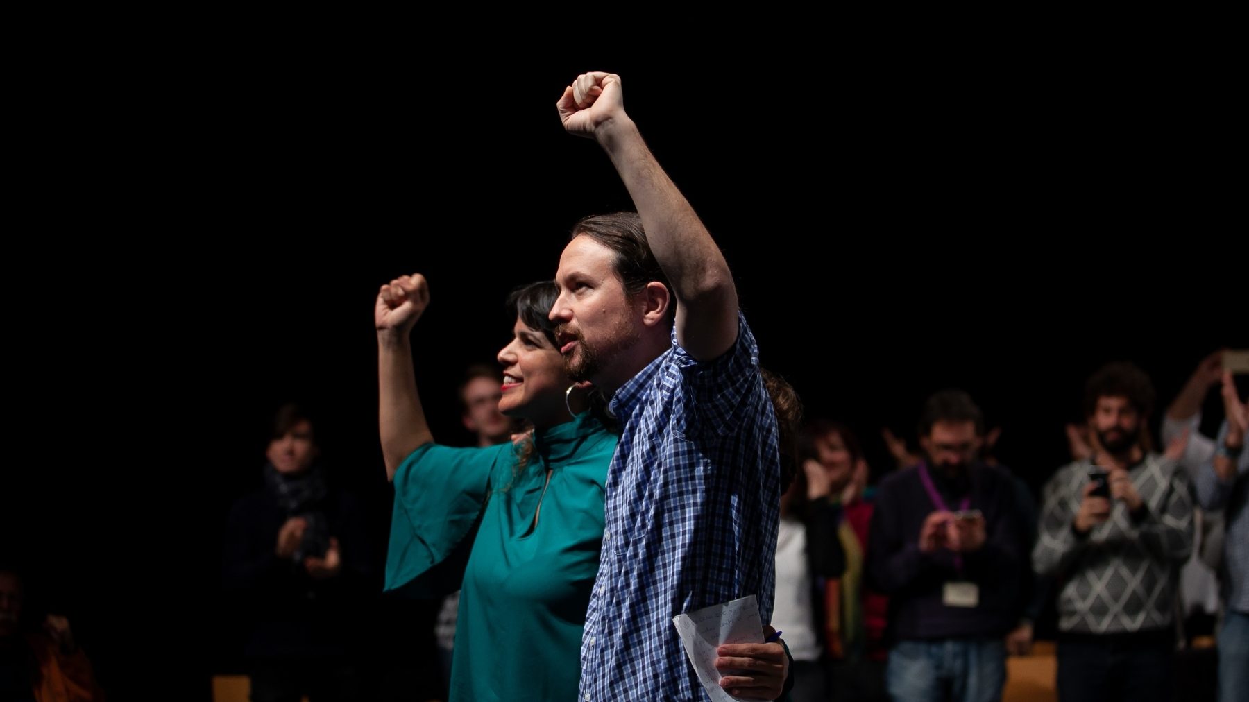 Pablo Iglesias y Teresa Rodríguez, durante un acto público en 2018 (JESÚS PRIETO / EUROPA PRESS). (1)