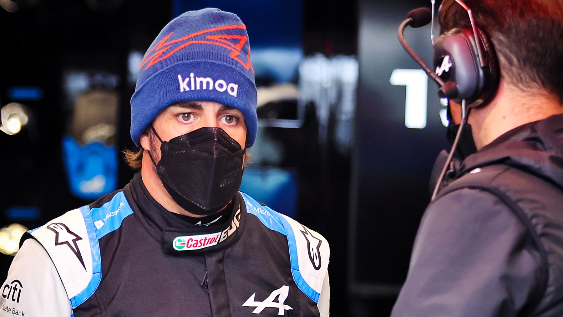 Fernando Alonso en el garaje de Alpine durante el Gran Premio de Bélgica. (@AlpineF1Team)