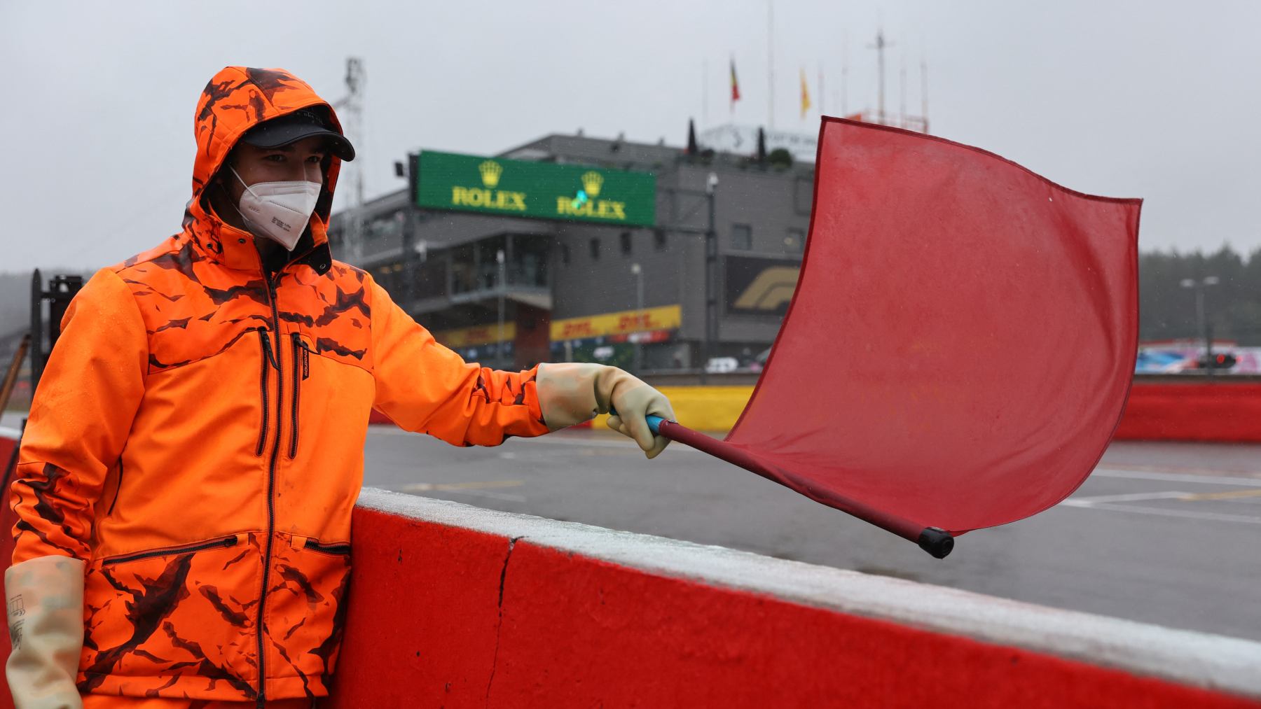 La Fórmula 1 suspende el GP de Bélgica con una bandera roja. (AFP)