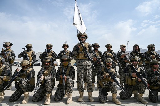 La unidad de élite 'Badri 313' de los talibanes en el aeropuerto de Kabul, Afganistán. foto: AFP