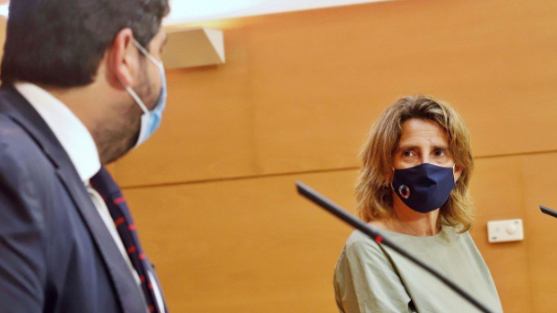 La ministra Teresa Ribera y el presidente de Murcia, Fernando López Miras.