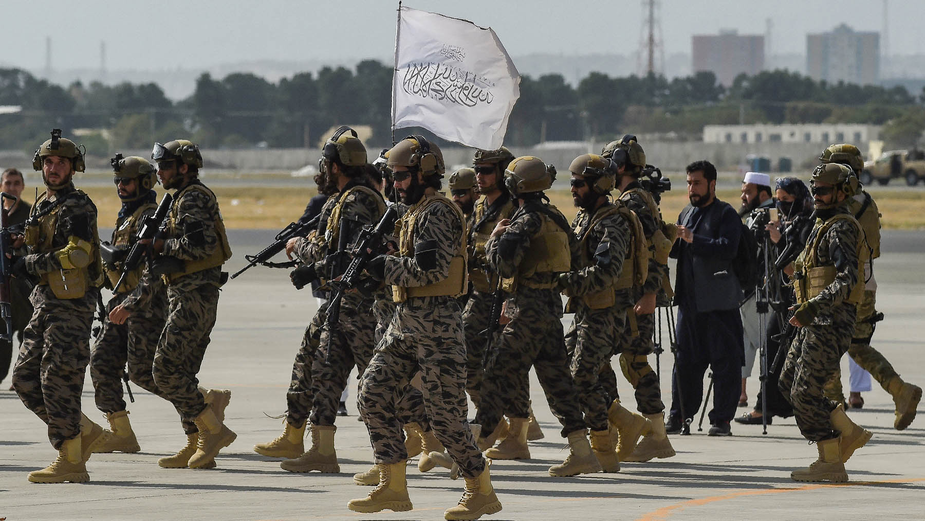 La unidad de élite talibán ‘Badri 313’ en el aeropuerto de Kabul, Afganistán, tras la marcha de EEUU. Foto: AFP