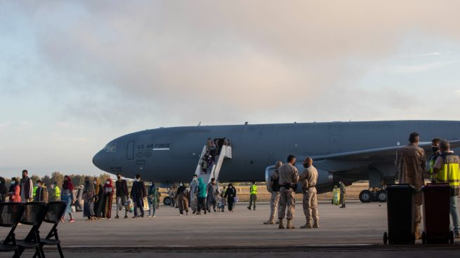 Llegan a la base militar de Rota tres nuevos aviones estadounidenses con 375 refugiados afganos
