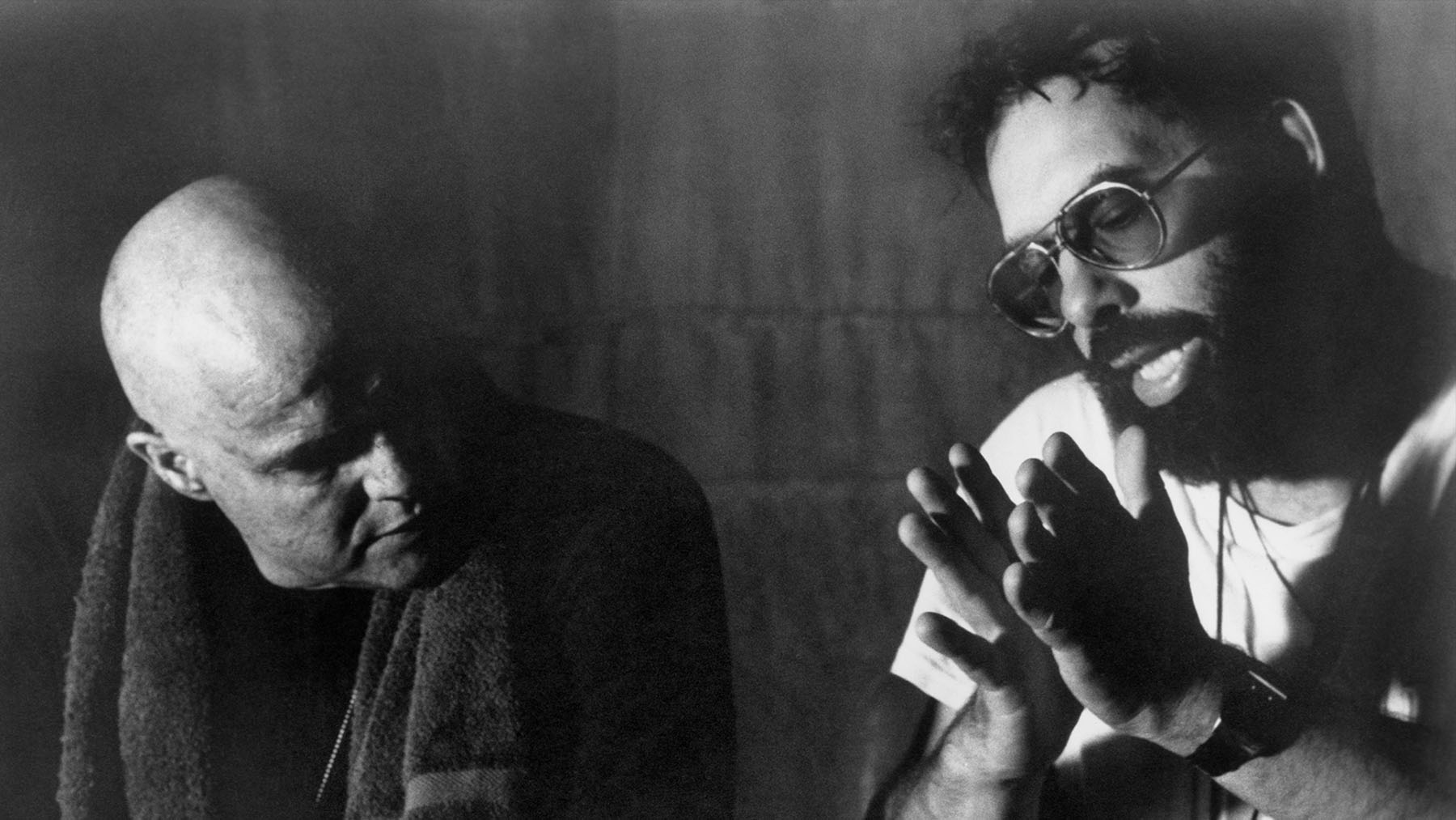 Francis Ford Coppola dirigiendo a Marlon Brando en el rodaje de «Apocalypse Now» (Zoetrope Studios/ @Alamy)