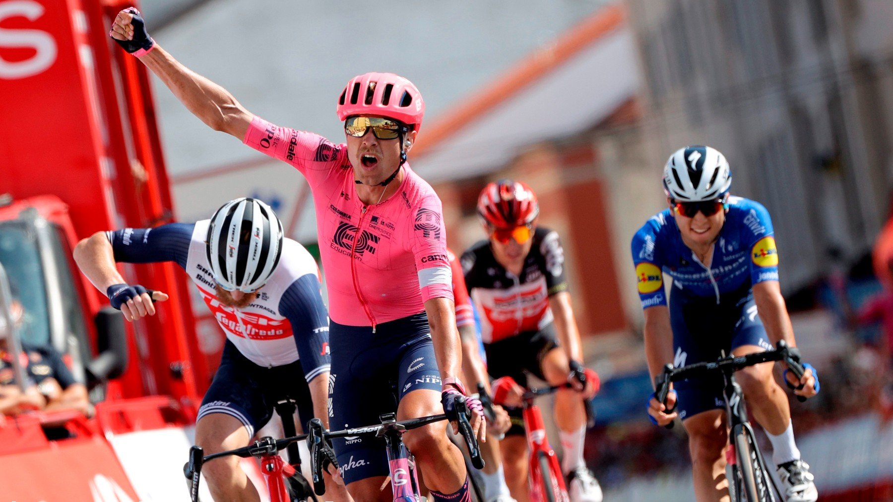 Magnus Cort Nielsen celebra su victoria en la etapa 19 de La Vuelta. (EFE)