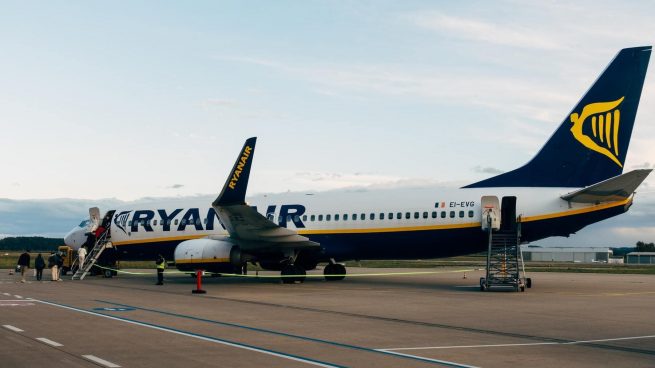 La OCU alerta de 11 cláusulas abusivas de Ryanair que los clientes pueden reclamar