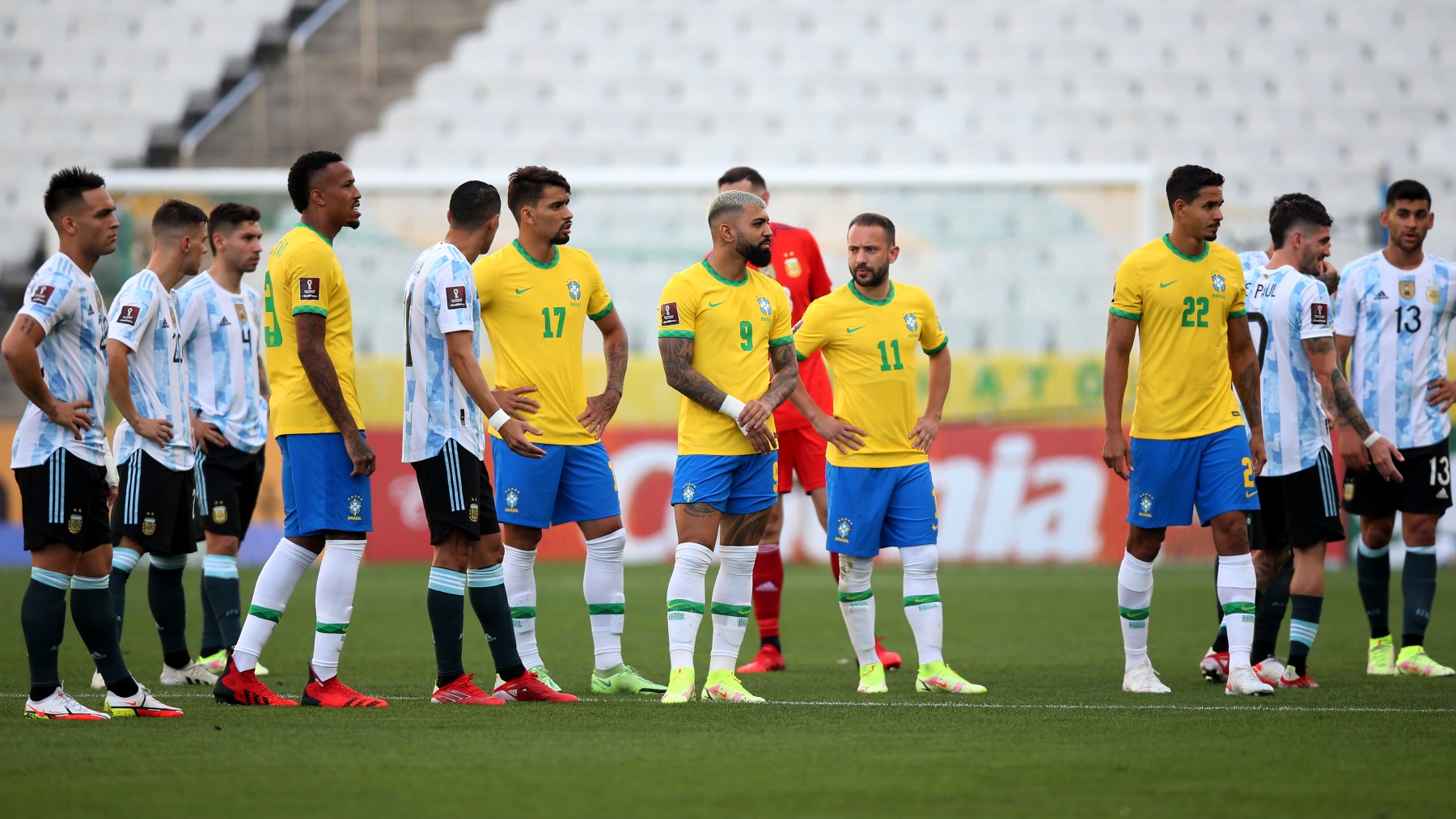 Los jugadores de Brasil y Argentina. (Getty)