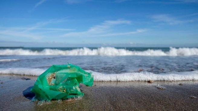 La Junta de Andalucía limpia el litoral y retira más de 74 toneladas de basura marina en 18 meses