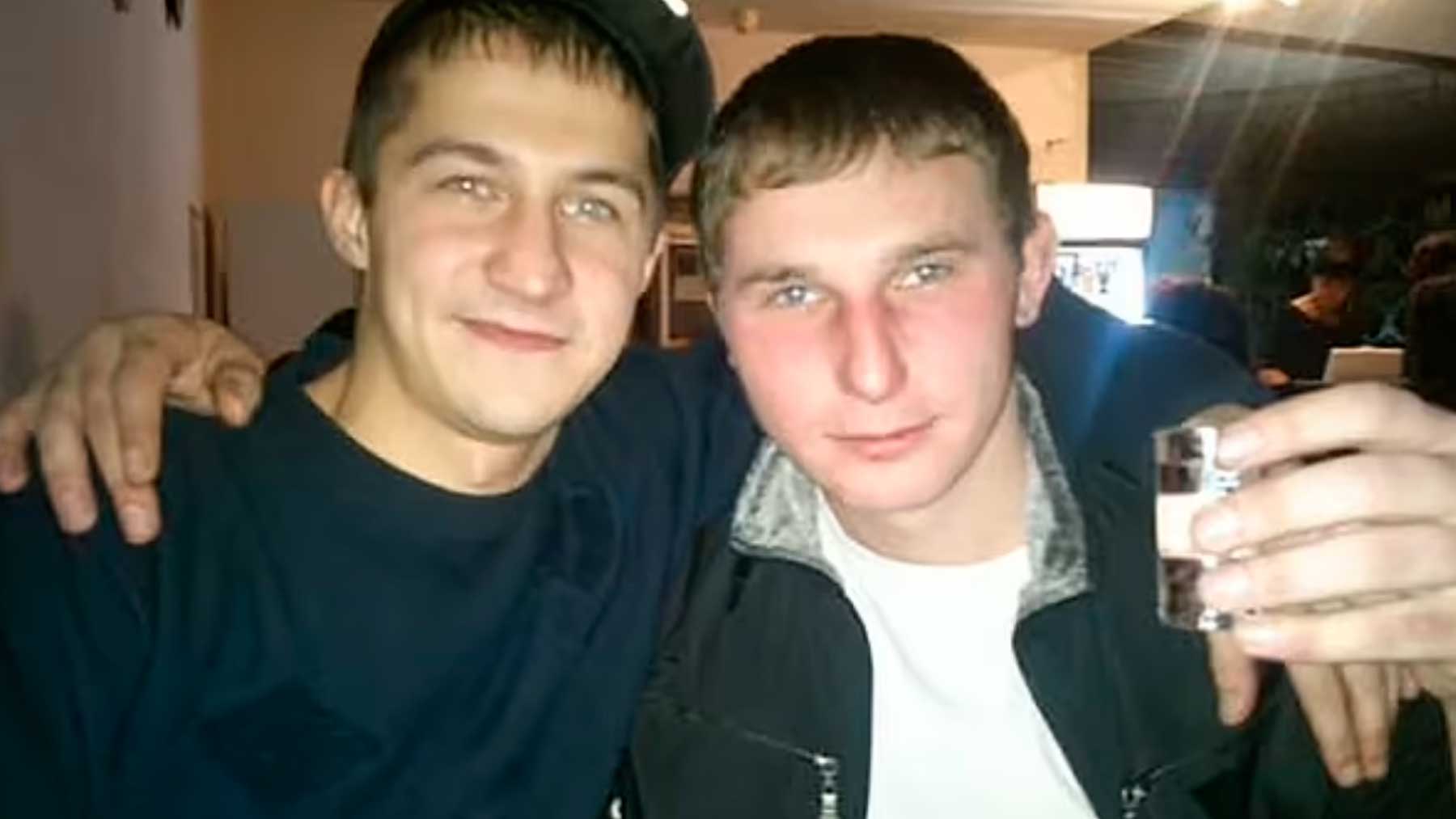 El pedófilo asesinado, Sviridov, a la izquierda y el padre de la niña violada, Vyacheslav, a la derecha.