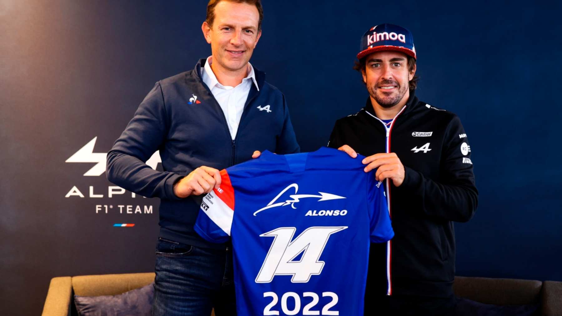 Laurent Rossi y Fernando Alonso tras la renovación del asturiano con Alpine. (Alpine)