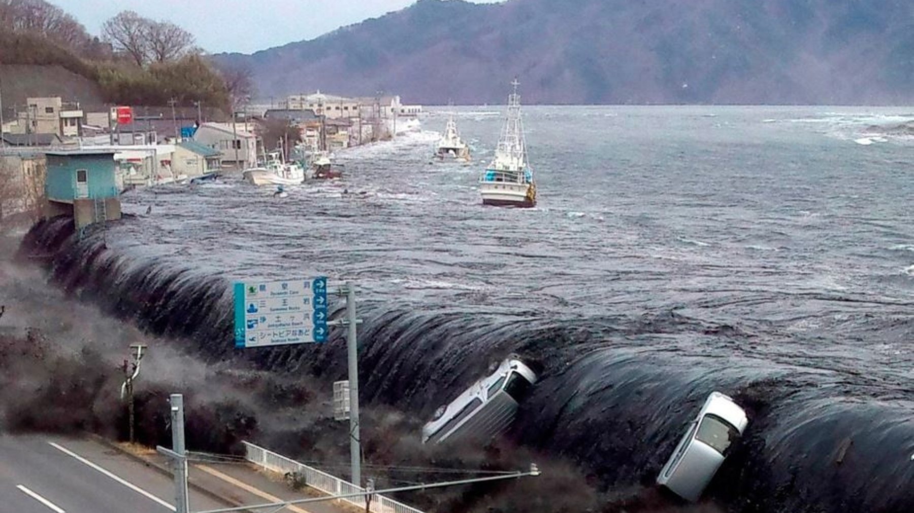 Tsunami de Tohoku, en Japón (YOUTUBE). (1)