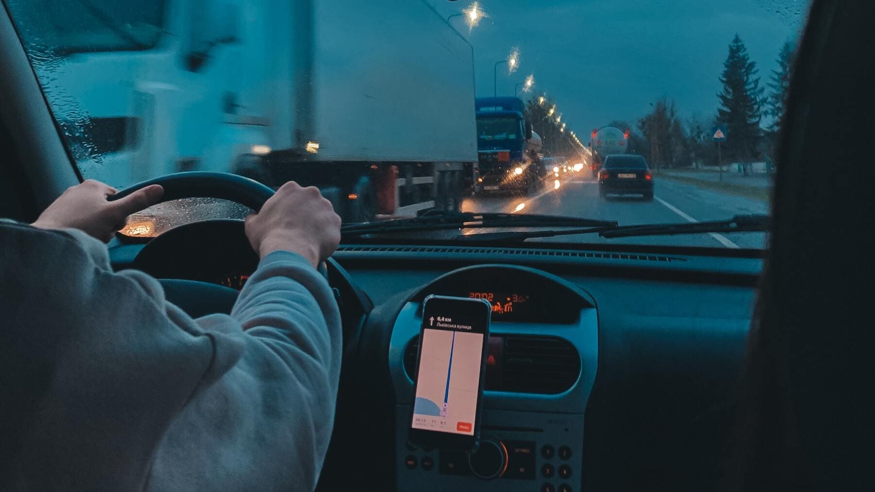 La DGT explica cuándo superar el límite de velocidad es delito
