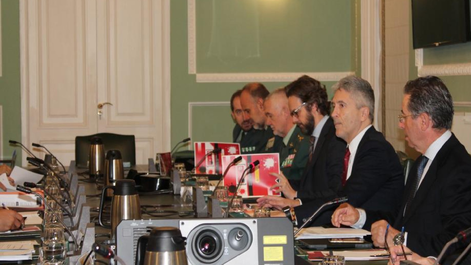 Marlaska presidiendo la Comisión contra los delitos de odio. (Foto: Interior)