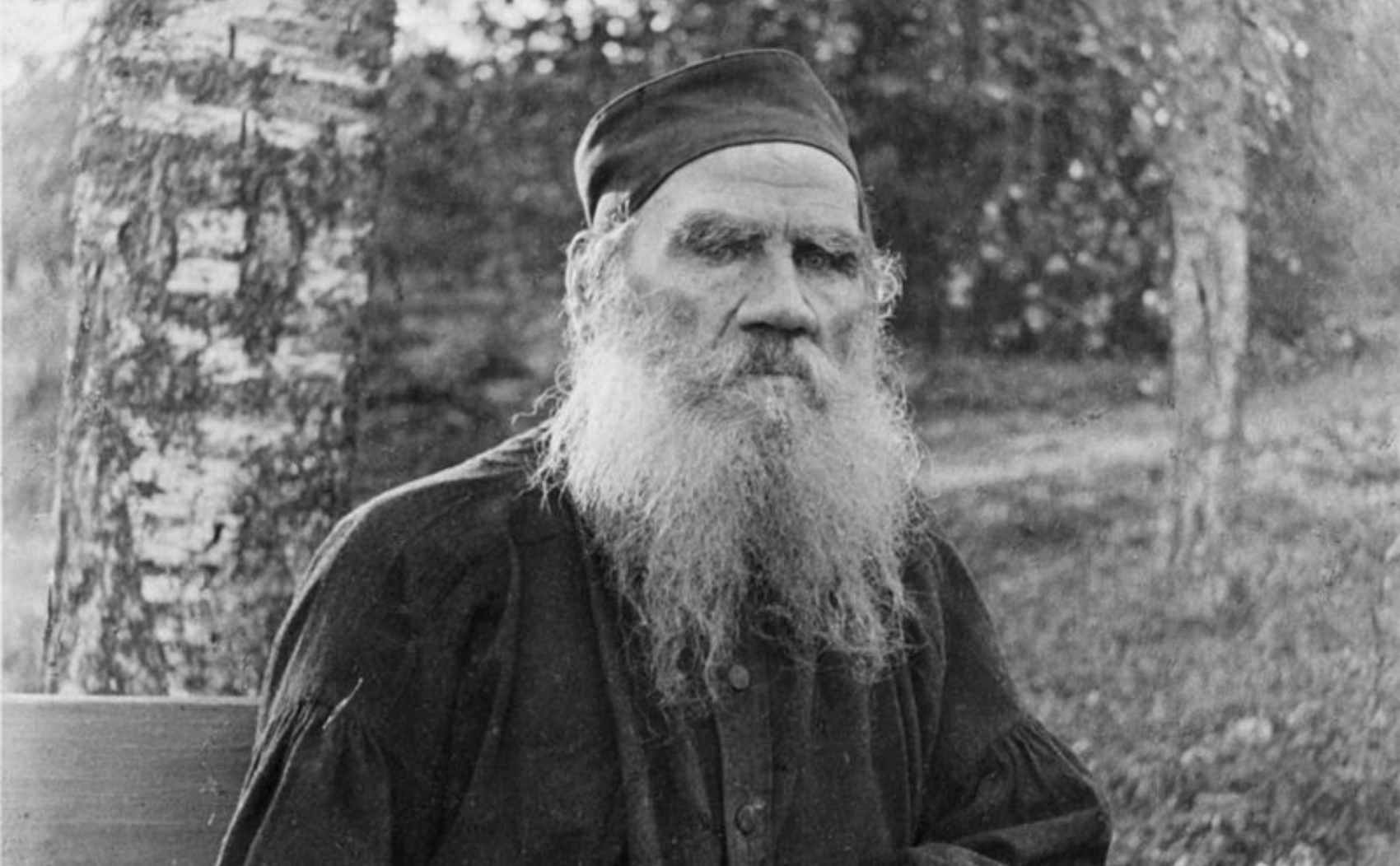 Frases que sorprenden de León Tolstoi en el día de su nacimiento
